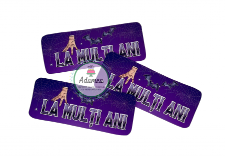 Familia Addams - Wednesday - Topper de tort cu element special din carton sub forma de eticheta cu La multi ani mov pentru Wednesday