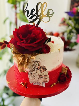 Topper de tort  personalizat cu element special din carton sub forma de  mamica blonda cu bebe fetita in brate [1]