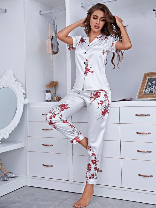 Pijama de damă satin - un accesoriu de poveste pentru fiecare femeie