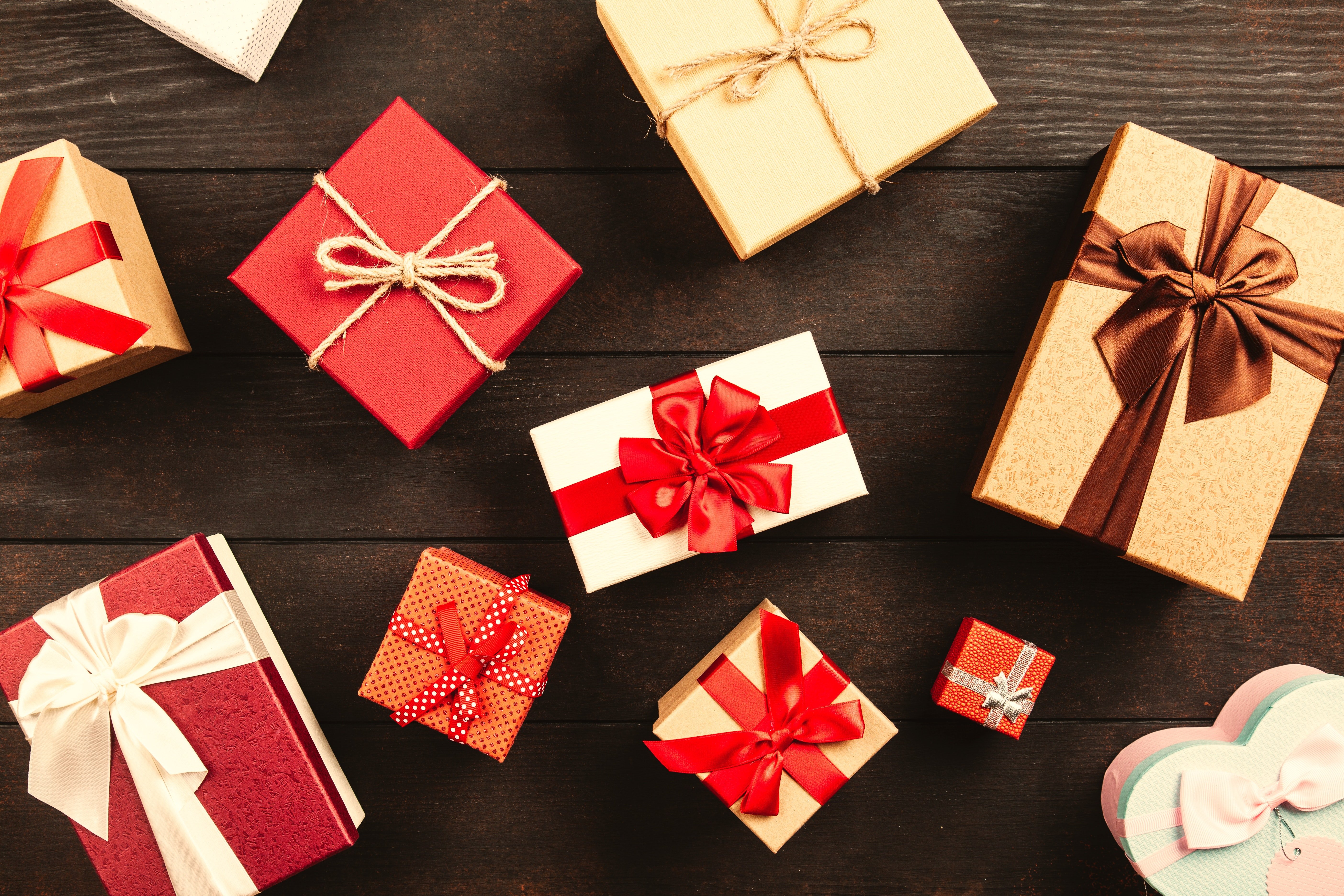 Cum să alegi un cadou chiar mai bine decât Moș Crăciun?