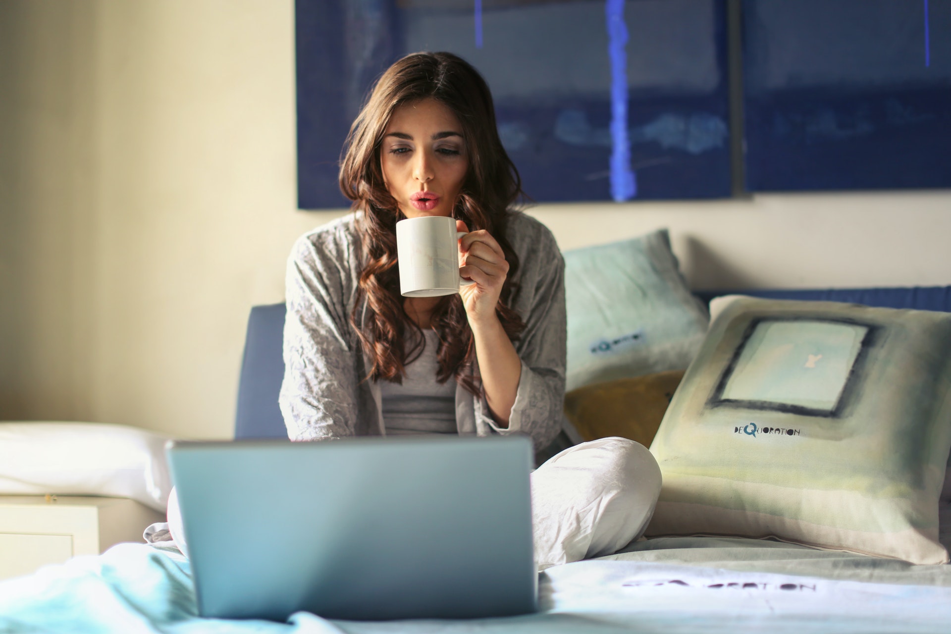Sfaturi esențiale care te vor ajuta să-ți maximizezi productivitatea atunci când lucrezi de acasă