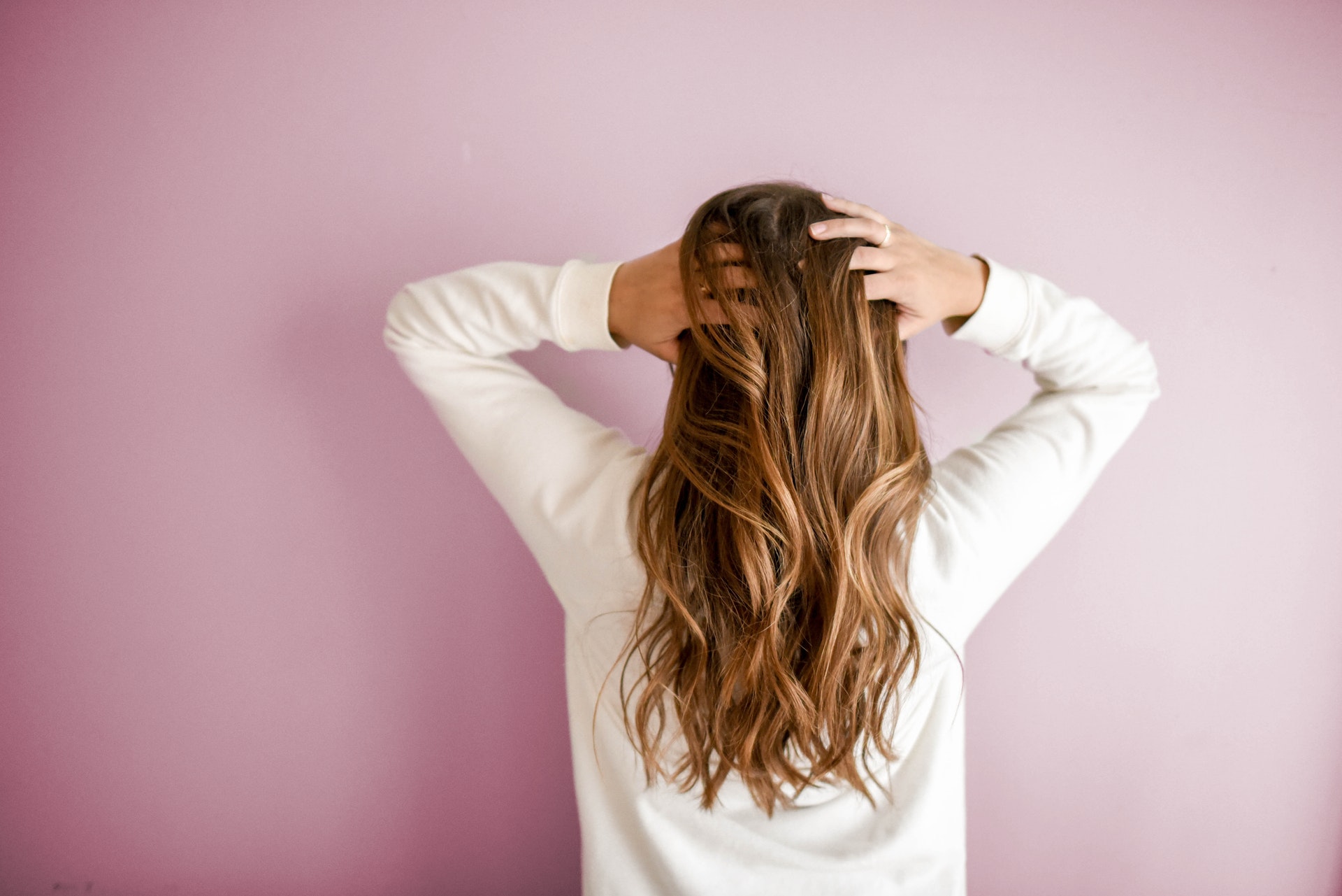 Te reîntorci la părul tău natural? Ține cont de aceste sfaturi