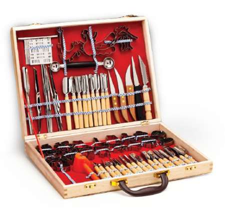 Cutite si accesorii - RAKI Set sculptura legume si fructe, 80 piese, caseta tip valiza din lemn