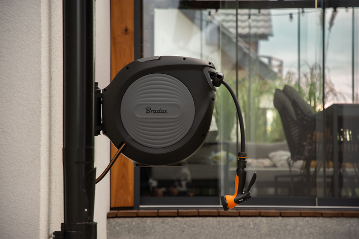Tambur Automat cu Furtun de Gradina 1/2 30m Black Line Bradas, Caseta Retractabila de Perete cu Sistem Anti-Smucitura [2]