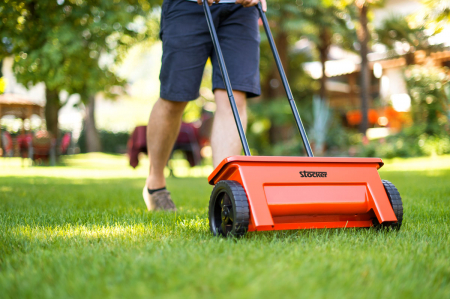 Unelte si masini pentru gradinarit - Carucior pentru imprastiat 12 litri