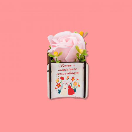 Decoratiuni diverse - Cutie lemn personalizata cu trandafir de sapun Invatatoare extraordinara