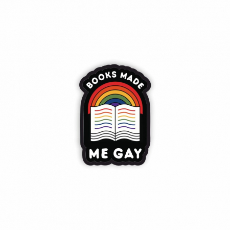 Insigne/Brose - Insigna personalizata cu brosa Books made me gay