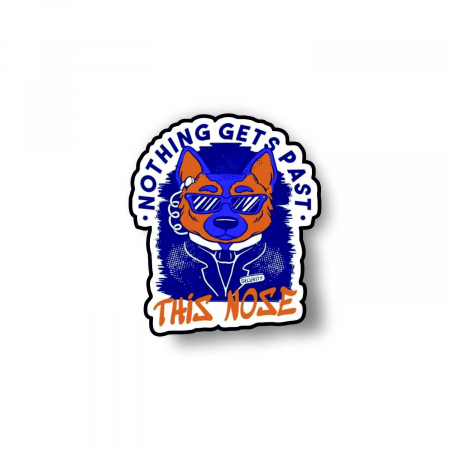 Insigne/Brose - Insigna personalizata cu brosa Nothing gets past this nose