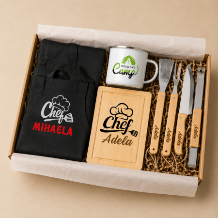 Seturi Cadou Personalizate - Set BBQ personalizat cu sort,cana si ustensile
