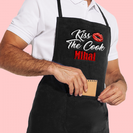 Sorturi - Sort personalizat prin brodare Kiss the cook