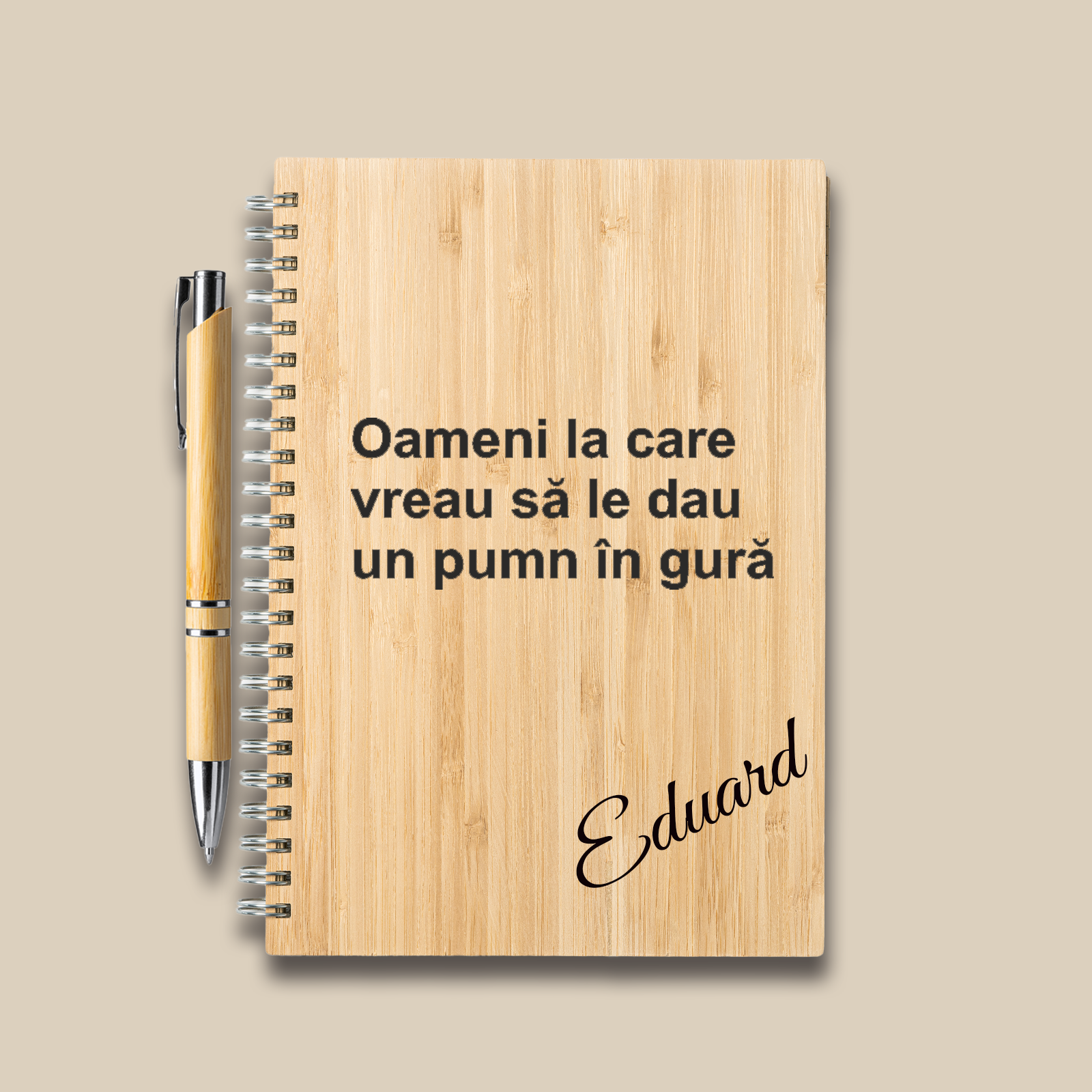Agenda personalizata din lemn cu mesaj Oameni la care vreau sa le dau un pumn