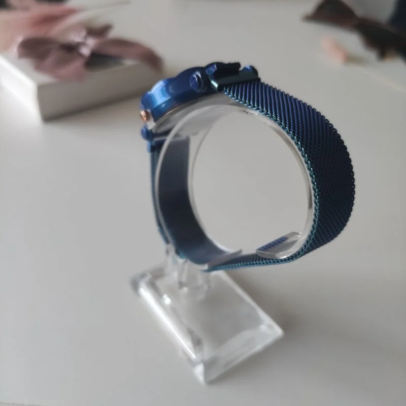 Ceas dama albastru cu cadran floral decorat cu pietricele si bratara metalica cu inchidere magnetica [5]
