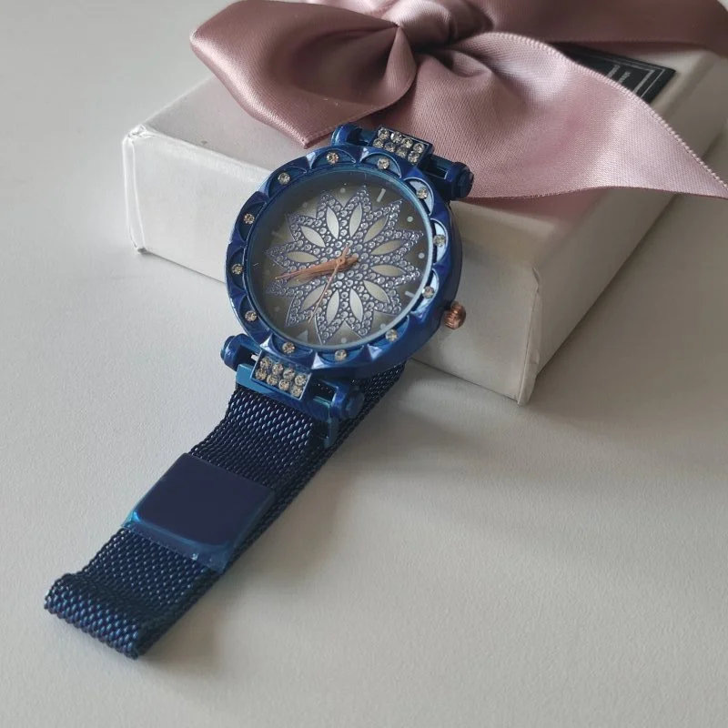 Ceas dama albastru cu cadran floral decorat cu pietricele si bratara metalica cu inchidere magnetica [2]
