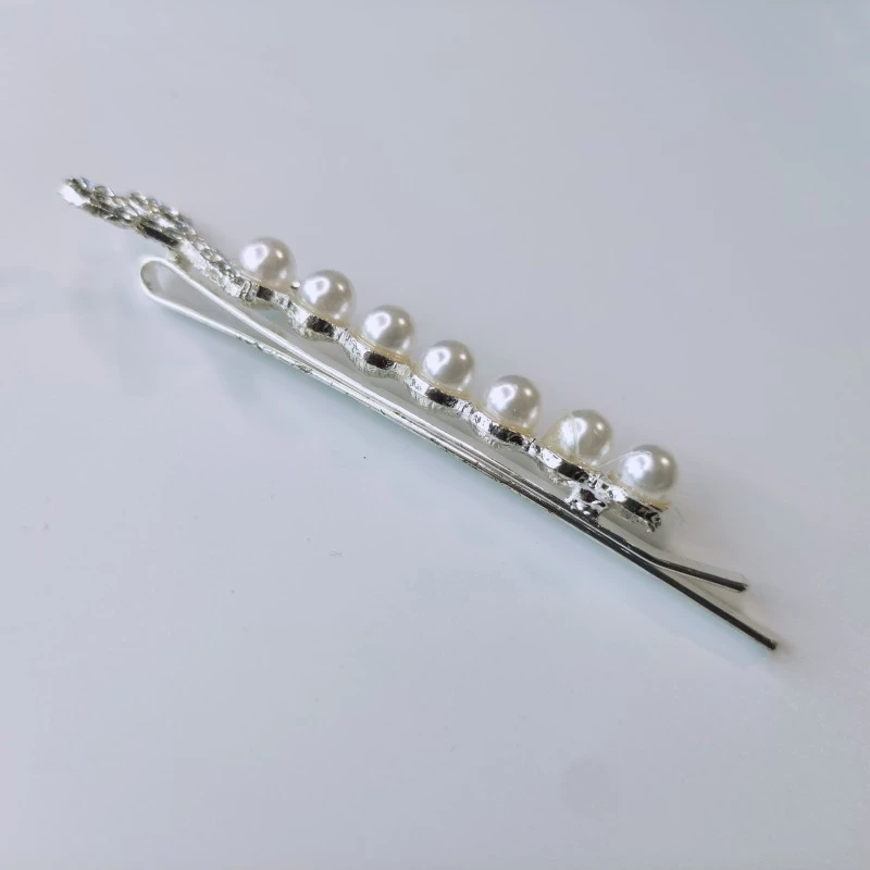 agrafa par, din metal, decorata cu pietricele si perle albe din plastic [4]