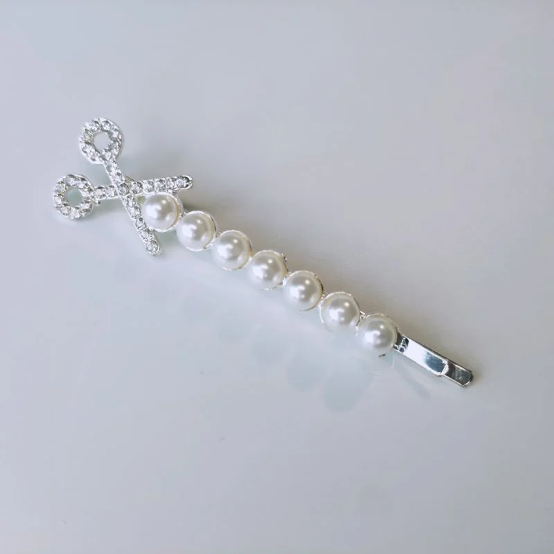 agrafa par, din metal, decorata cu pietricele si perle albe din plastic [1]