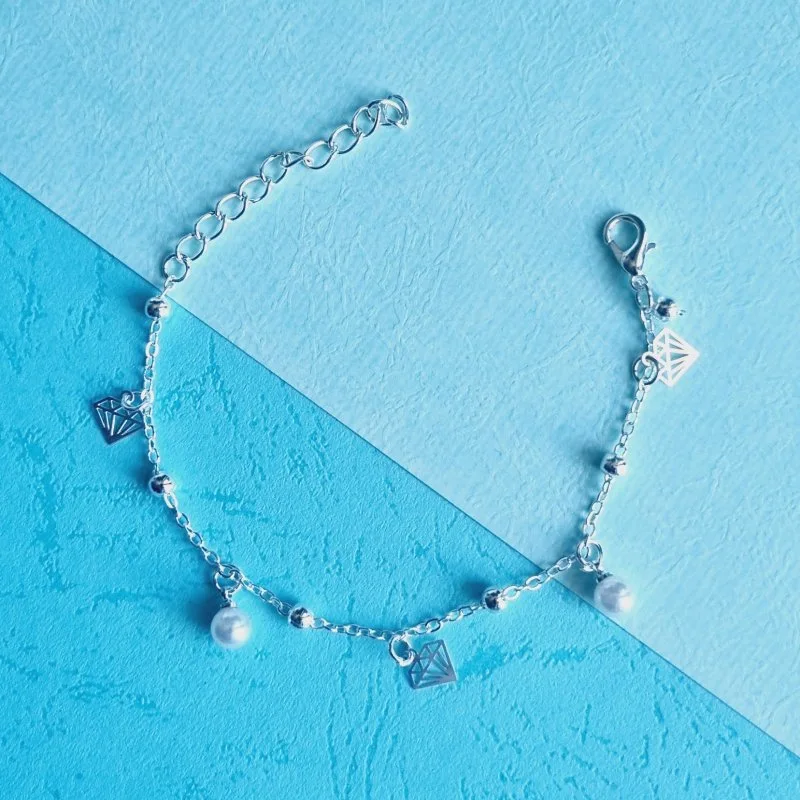 Bratari din metal - Brățară damă argintie cu charm diamant stilizat și perlă