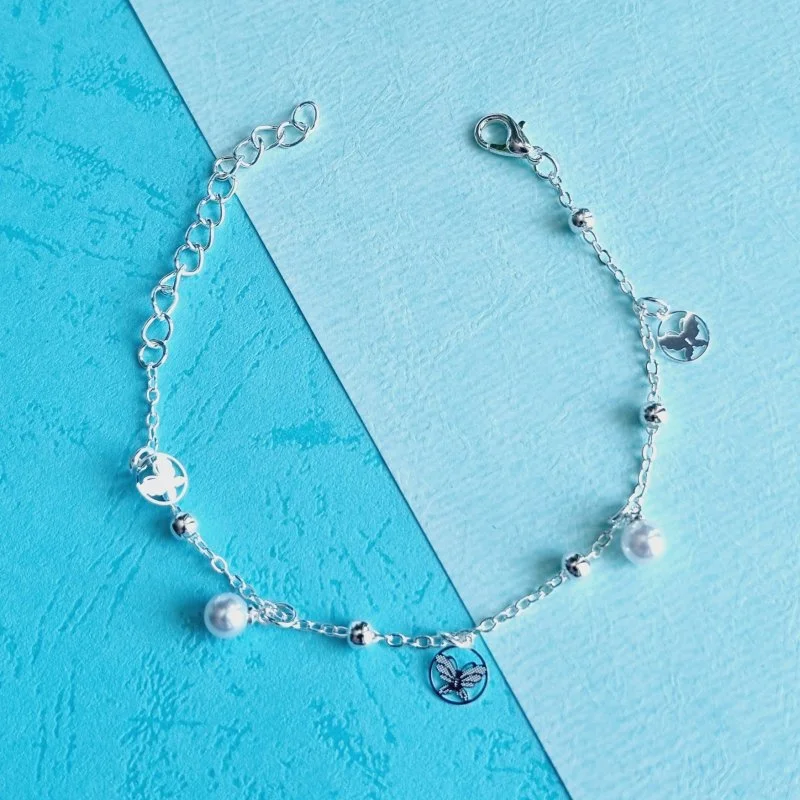 Bratari din metal - Brățară argintie cu charm fluture și perle – Airmag