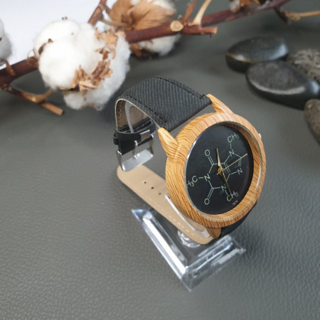 ceas dama cu formula chimica a cafeinei pe cadran si curea neagra [1]