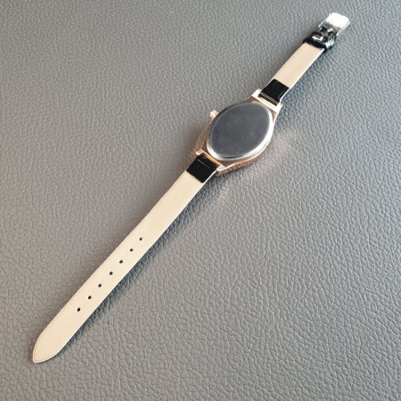 Ceas dama cu cadran oval si cristale [4]