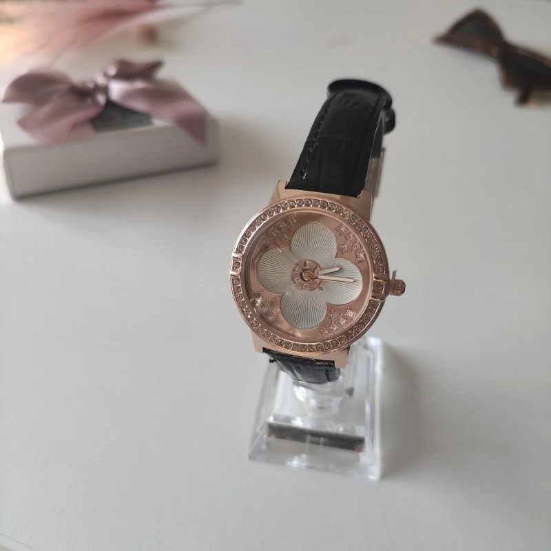 Ceasuri - ceas auriu dama cu pietricele pe cadran, model floral