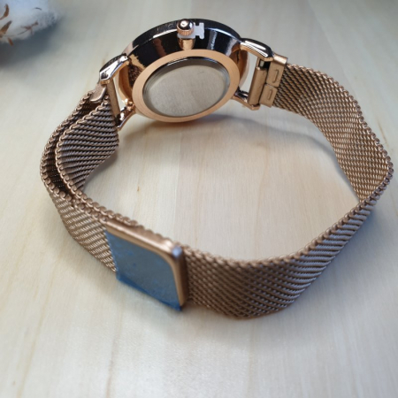 ceas cu imprimeu floral pe cadran si curea metalica [6]