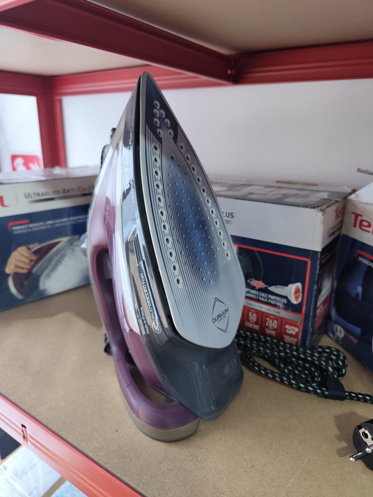 Fier-de-calcat-TEFAL-UltraGliss-Plus-FV6840E0-talpa-Durilium-AirGlide.jpg [4]