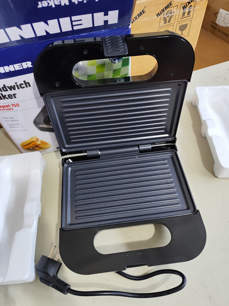 Sandwich-maker-Heinner-SM-K750BKS-750W-placi-grill-antiadezive-negru-inox [2]