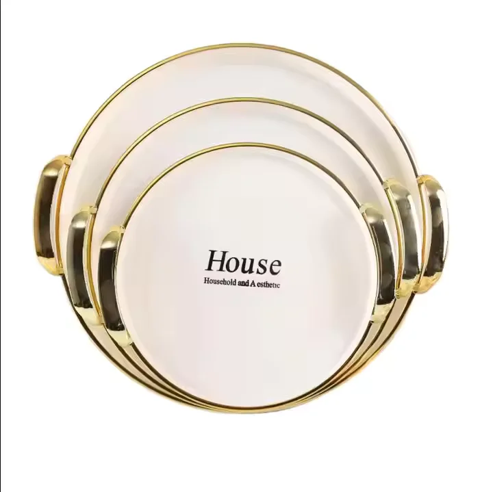 set-platouri-servire-plastic-transparent-auriu.jpg [2]