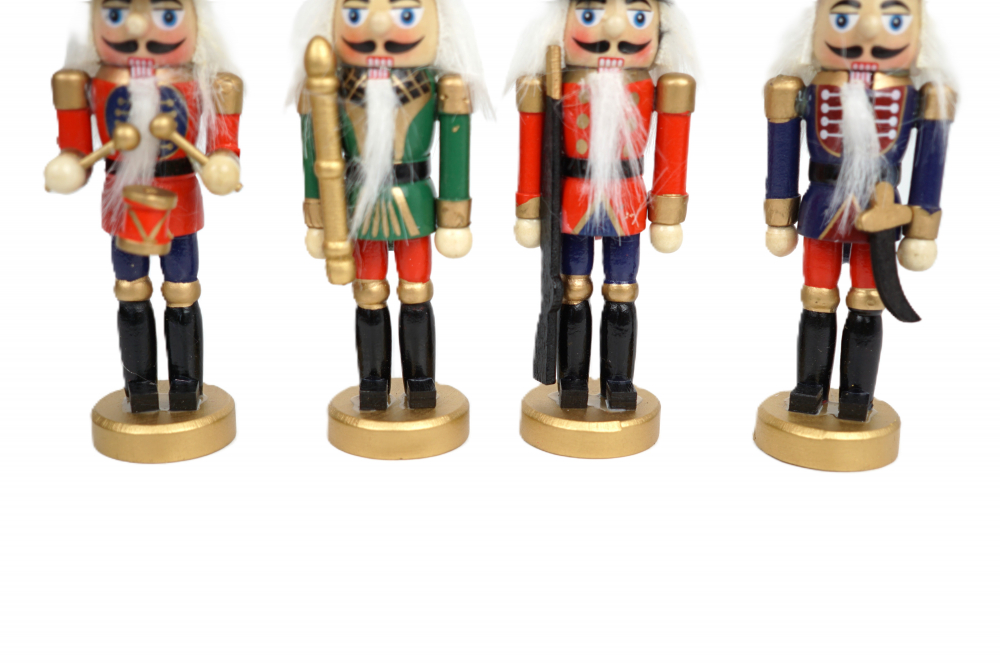 decoratiuni-craciun-set-4-spargatori-de-nuci-lemn-12.5cm-multicolor.jpg [6]