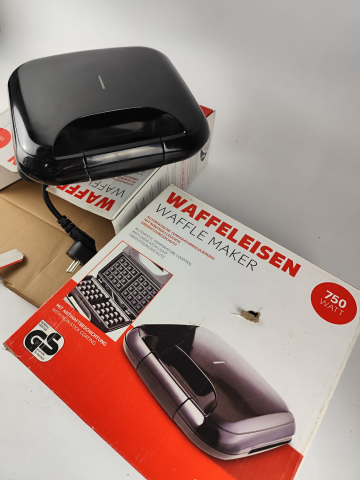 Reîmpachetat - aparat-de-facut-vafe-gofre-NN-WM-01-750W-negru.jpg