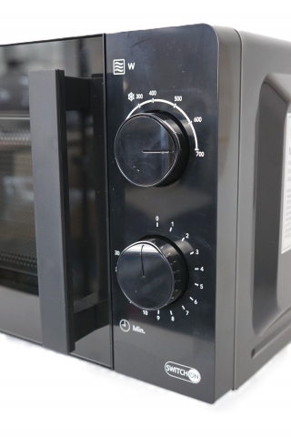 cuptor-cu-microunde-switch-on-mw-h0201-700w-17l-negru-functii-avansate.jpg [6]