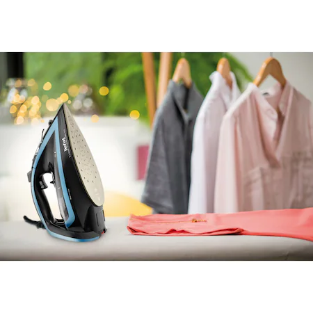 fier-de-calcat-tefal-turbo-anti-calc-fv5695e1-3000w-jet-abur-negru-albastru.jpg [6]