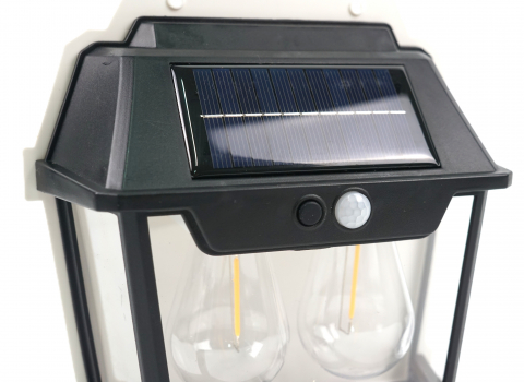 lampa-led-solara-600lm-baterie-interschimbabila.jpg [4]