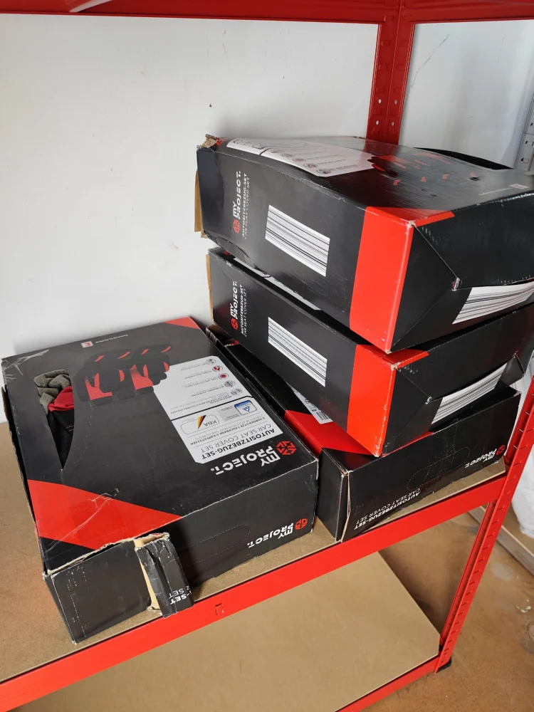 set-huse-auto-my-project-8-piese-negru-rosu.jpg [0]