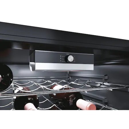 Vitrina de vinuri Candy CWC 150EM/N, 41 sticle, MonoZone, Clasa G, Iluminare LED, Negru [2]