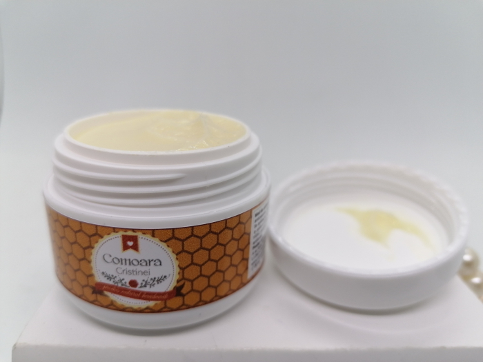 Crema naturala estompare cearcane  cu laptisor de matca [2]