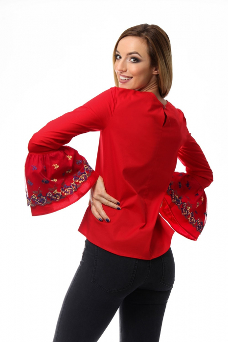 Bluza dama rosie cu maneci clopot si broderie cu model floral [2]