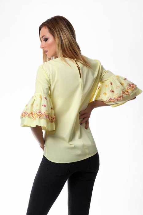 Bluza dama galbena cu maneci clopot si broderie cu model floral [2]