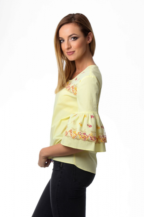 Bluza dama galbena cu maneci clopot si broderie cu model floral [3]