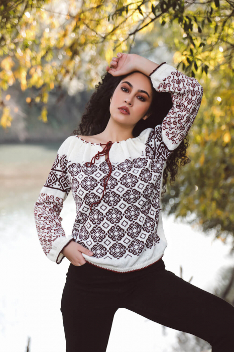 Ie tricotata cu model floral grena [2]