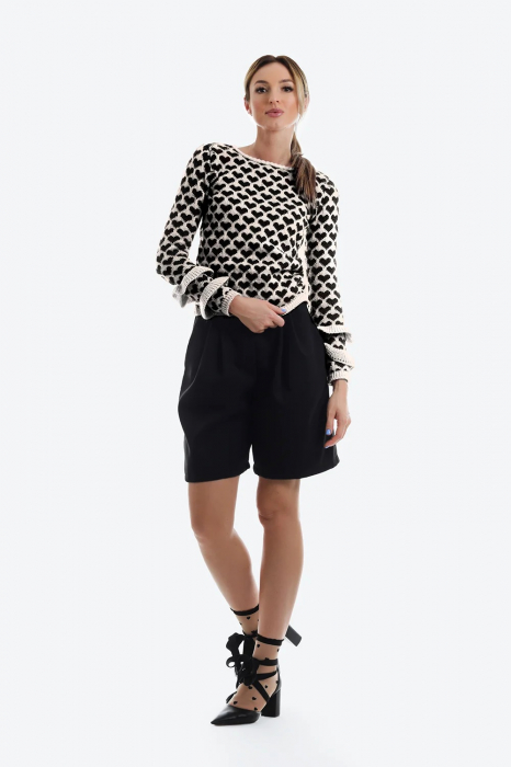 Pulover tricotat alb cu inimioare negre [3]
