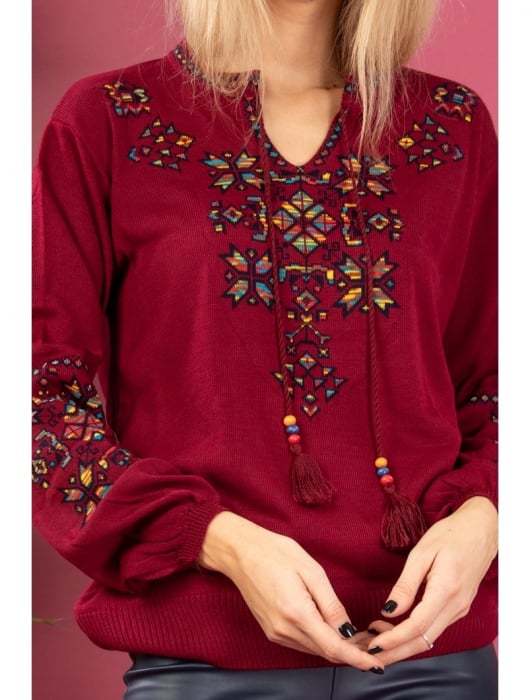Bluza cu maneci lungi din tricot grena cu broderie in stil traditional [2]