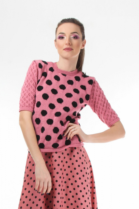 Bluza dama tricotat roz cu buline negre si maneci trei sferturi [1]
