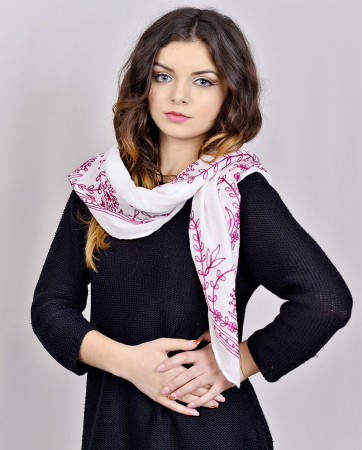 Esarfa alba cu broderie [0]