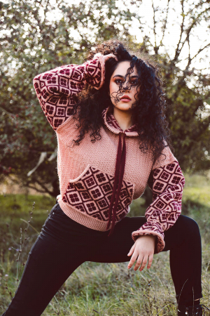 Hanorac dama roz pudra tricotat cu model floral visiniu [1]