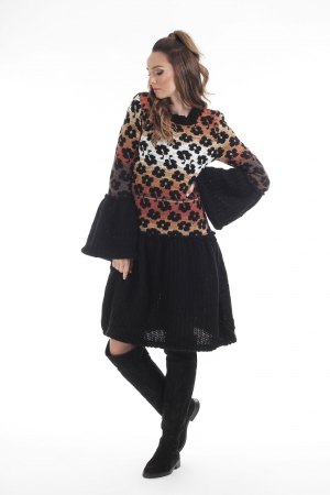 Rochii - Rochie tricotata neagra cu model floral si maneci cu volane