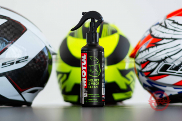 SOLUTIE CURATAT CASCA , VIZIERA , OCHELARI MOTUL M1 HELMET & VISOR CLEAN 250ML [2]