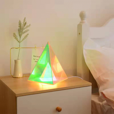 Lampi de Veghe Inedite - Lampă 3D Piramidă Magică
