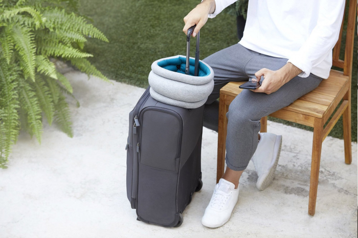 Perna de calatorie versatila Light Ostrichpillow [3]