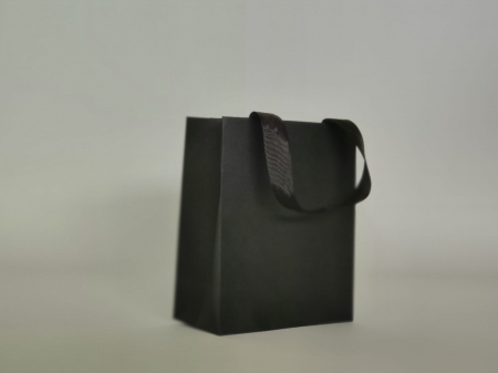 Punga carton NEGRU premium, cu maner din panglica [2]